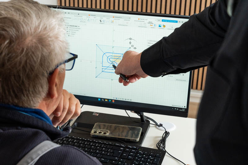CAD Fusion Hilfe bei der Skizzenerstellung während der CNC Einsteigerschulung